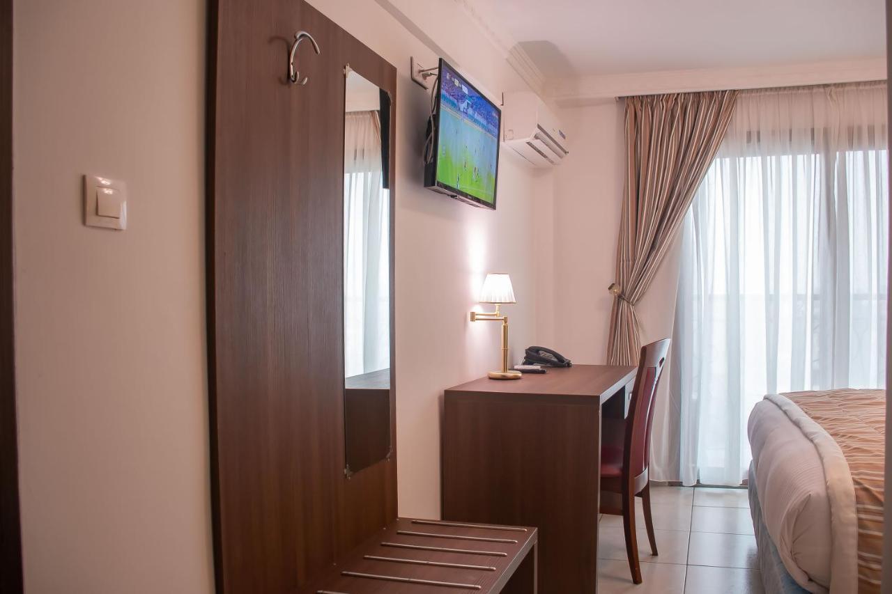 Faya Hotel Douala Exterior photo